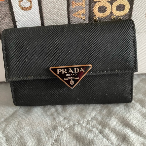 Prada Accessories - Vintage PRADA TESSUTO six key case, box & authenticity card. Black/silver.